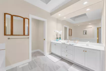 Hallway Photo of 14455 30a Avenue, Surrey, BC