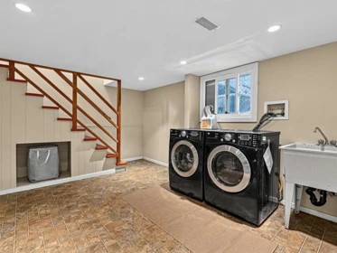 Hallway Photo of 1109 Seventh Avenue, New Westminster, BC
