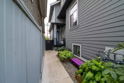 Hot Tub / Spa Photo of 960 Renfrew Street, Vancouver, BC