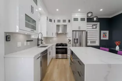 Kitchen Island Photo of 960 Renfrew Street, Vancouver, BC