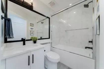Powder Room Photo of 960 Renfrew Street, Vancouver, BC