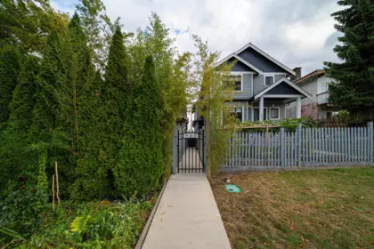 Swimming Pool Photo of 960 Renfrew Street, Vancouver, BC