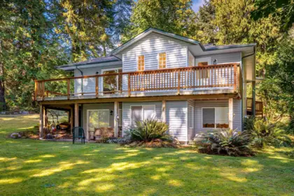 Front Yard Photo of 75 Larson Road, Gibsons, BC